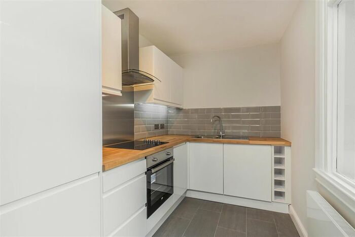 1 Bedroom Flat To Rent In Hazlitt Road, Brook Green, London, W14