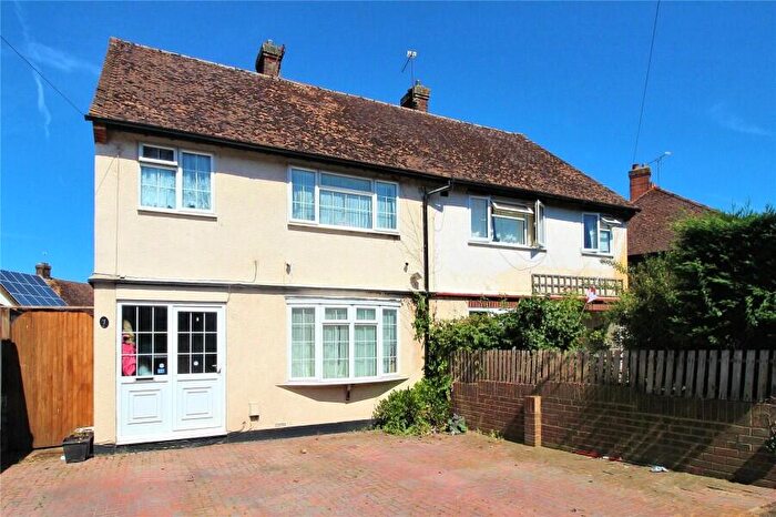 3 Bedroom Semi-Detached House To Rent In Old Woking, Surrey, GU22