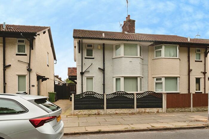 3 Bedroom Semi-Detached House For Sale In Price Street, Birkenhead, CH41