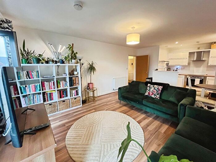 1 Bedroom Flat For Sale In Highmarsh Crescent, West Didsbury, Manchester, M20