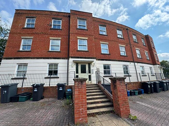 2 Bedroom Flat To Rent In Fairby Close, Tiverton, EX16