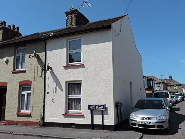 2 Bedroom End Of Terrace House To Rent In Sun Road, Swanscombe, Kent, DA10