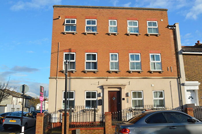 1 Bedroom Apartment To Rent In Bloomfield Road, Plumstead, London, SE18