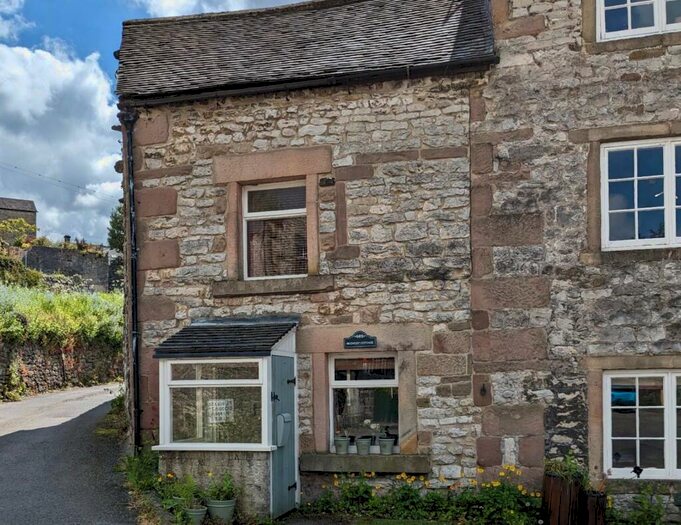 2 Bedroom Cottage For Sale In Yeoman Street, Bonsall, Matlock, DE4