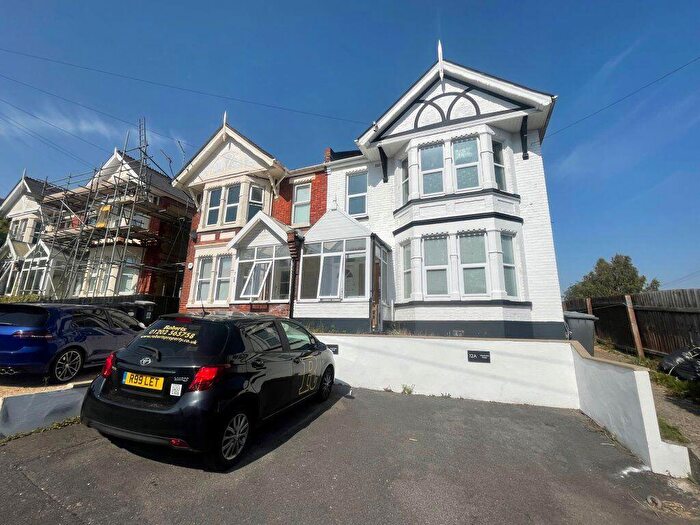 3 Bedroom Flat To Rent In Student Three Double Bedroom, Southbourne, BH6