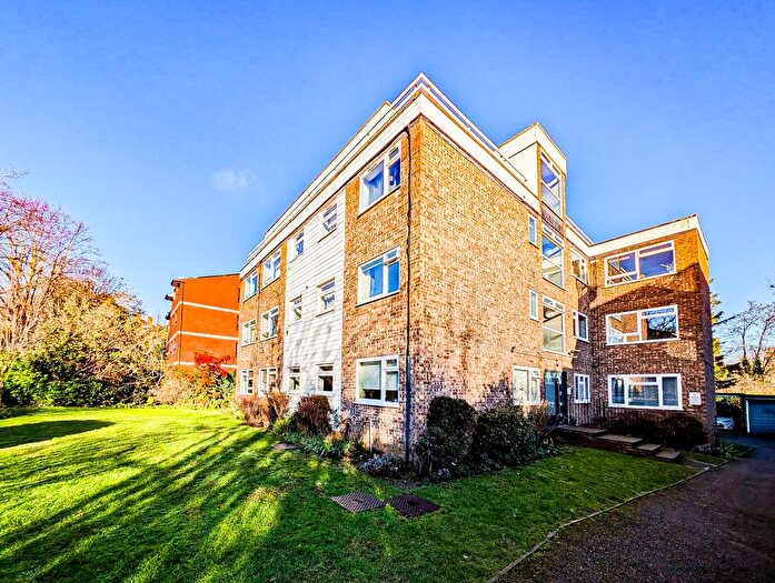 2 Bedroom Flat To Rent In Denmark Avenue, London, SW19