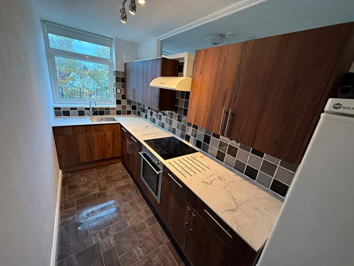 2 Bedroom Apartment To Rent In Peach Street, Wokingham, RG40