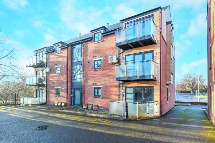 2 Bedroom Apartment For Sale In Waterside Mews, Trowbridge, BA14