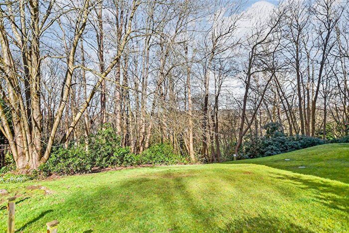 2 Bedroom Flat For Sale In Sandling Lane, Penenden Heath, Maidstone, Kent, ME14