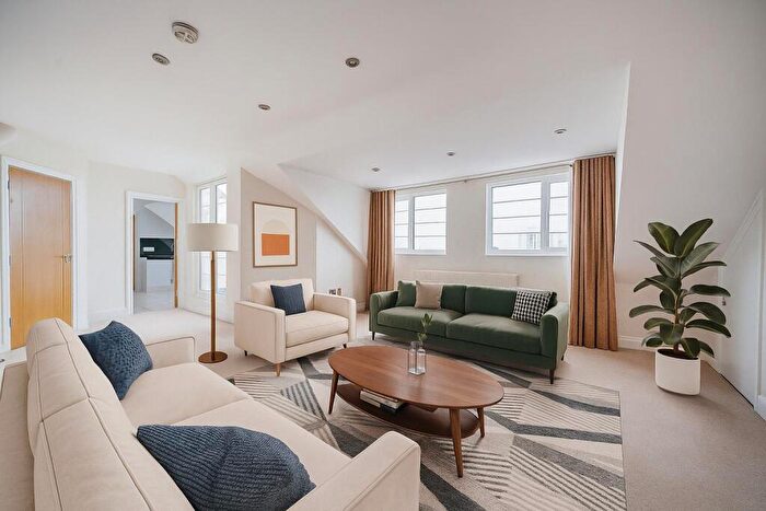 2 Bedroom Flat For Sale In Penthouse Apartment, Finchley Road, NW3