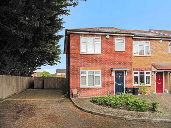 3 Bedroom End Of Terrace House To Rent In Foxcroft, Iver, Buckinghamshire, SL0