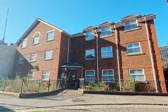 1 Bedroom Flat To Rent In Stanshawe Court, Reading, RG1