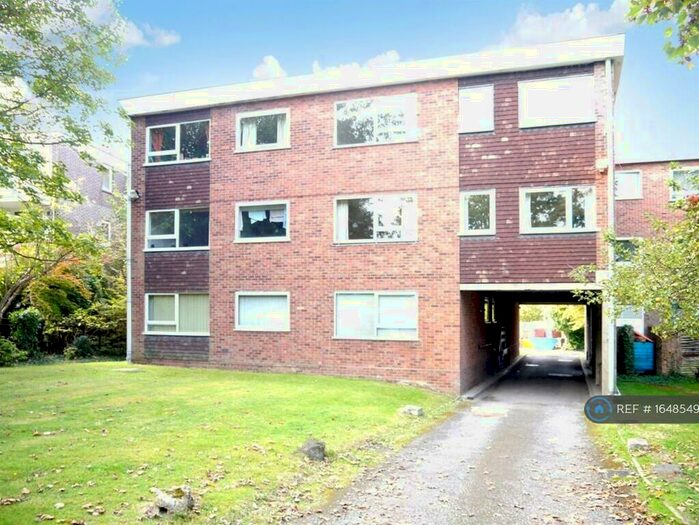 2 Bedroom Flat To Rent In Doddinghurst Road, Brentwood, CM15