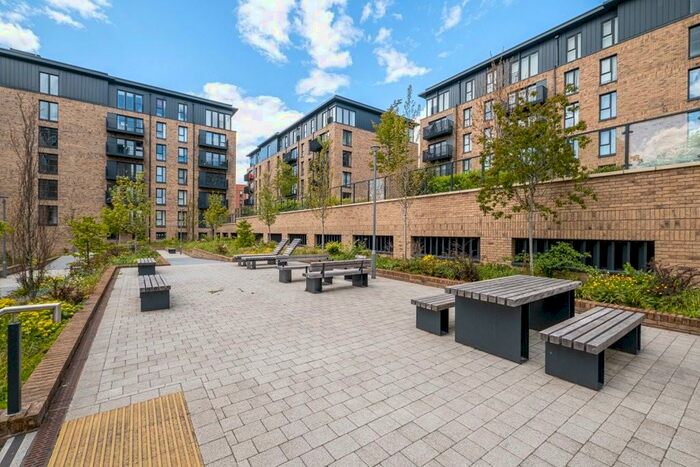2 Bedroom Apartment To Rent In Lincoln Apartments, Lexington Gardens, Birmingham, B15