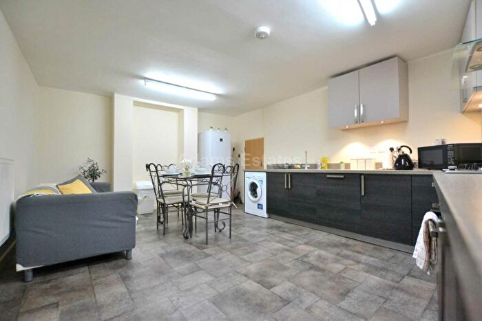 3 Bedroom Flat To Rent In Waylen Street, Reading, RG1