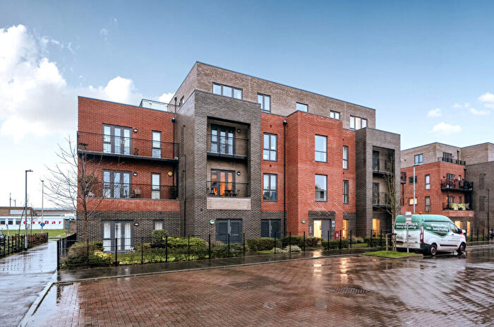 2 Bedroom Apartment For Sale In Nightingale Way, Reading, RG30