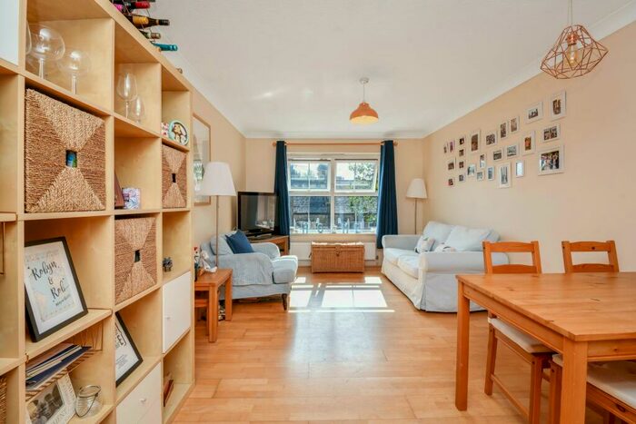 2 Bedroom Flat To Rent In Trafalgar Street, London, SE17