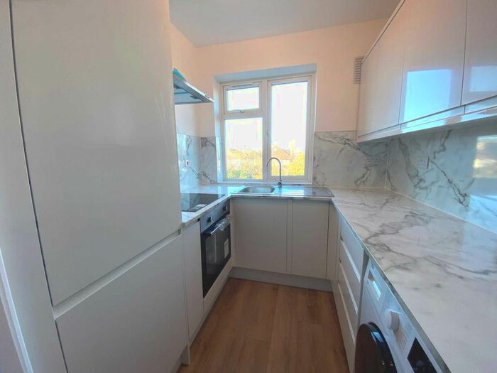 Studio To Rent In Selvage Lane, London, NW7