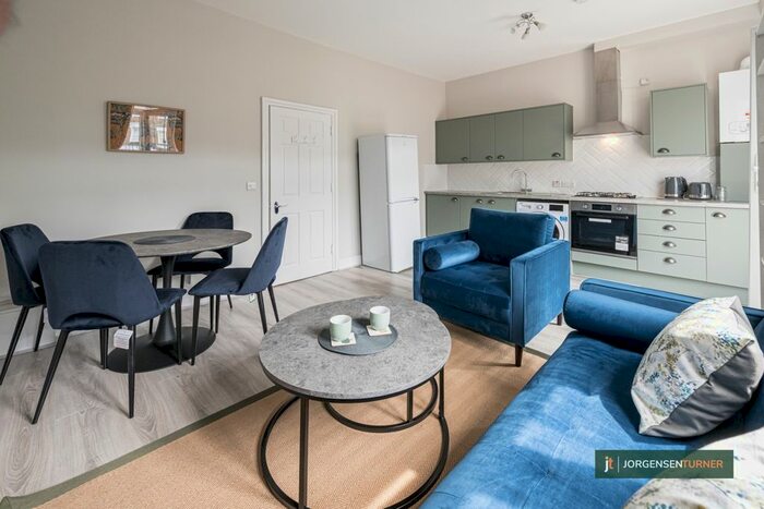 2 Bedroom Flat To Rent In Uxbridge Road, Shepherds Bush, London, W12