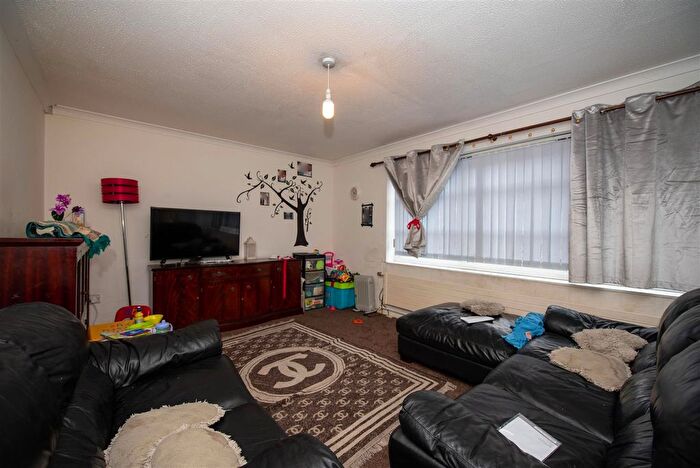 3 Bedroom Semi-Detached House To Rent In Lorne Walk, Nottingham, NG3