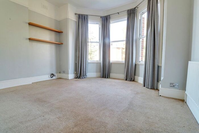 2 Bedroom Flat To Rent In Cambridge Road, Bromley, Kent, BR1