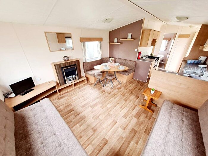 2 Bedroom Mobile/park Home For Sale In Beach Road, St. Osyth, Clacton-On-Sea, CO16