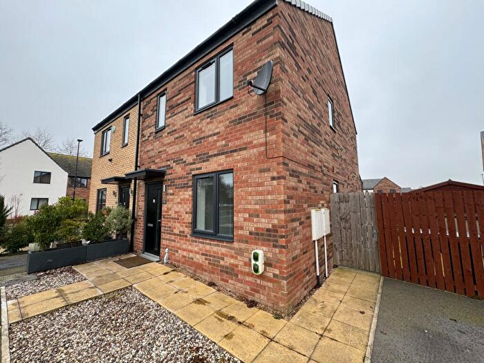 2 Bedroom Semi-Detached House To Rent In Lake View, Doncaster, DN4