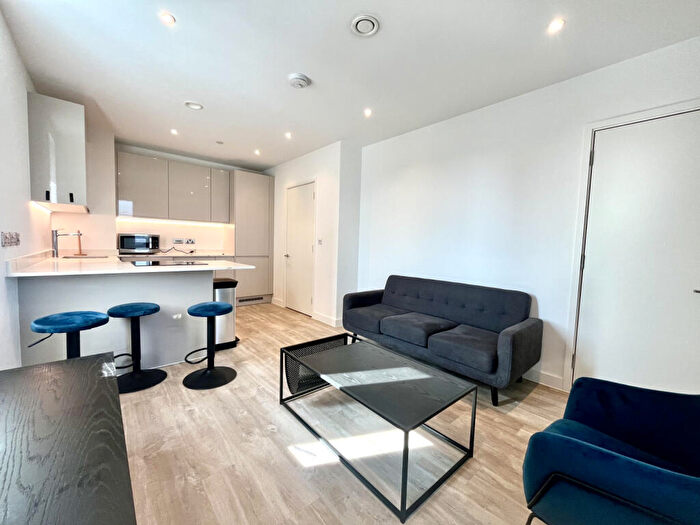 2 Bedroom Apartment To Rent In Queen Street, Salford, M3