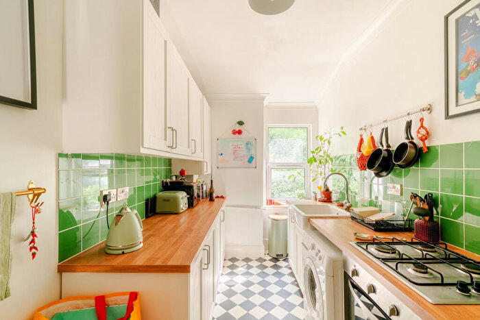 1 Bedroom Flat For Sale In Bath Road, Arnos Vale, Bristol, BS4