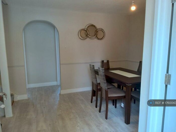 5 Bedroom Terraced House To Rent In Broomfields, Basildon, SS13