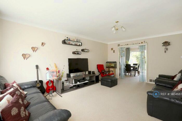 3 Bedroom Terraced House To Rent In Turnpike Link, Croydon, CR0