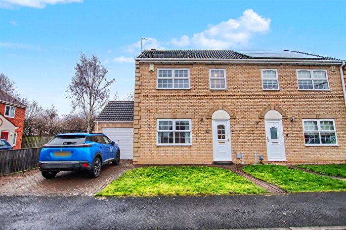 3 Bedroom Semi Detached House For Sale In Rochester Court, Ingleby Barwick, TS17