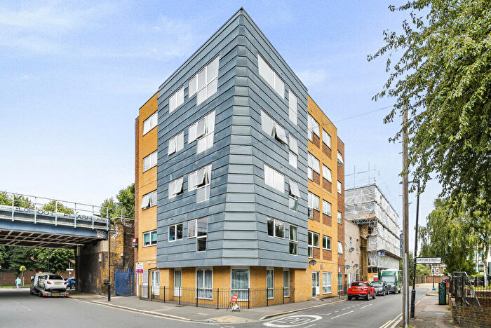 3 Bedroom Apartment To Rent In John Ruskin Street, London, SE5
