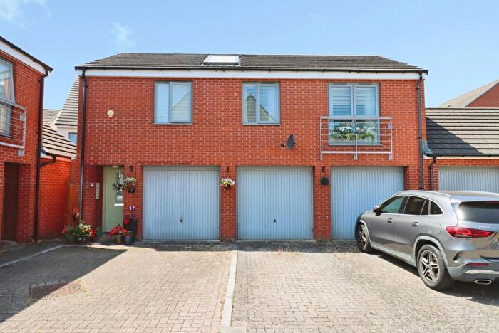 2 Bedroom Flat For Sale In Lawn Close, Bristol, Gloucestershire, BS16