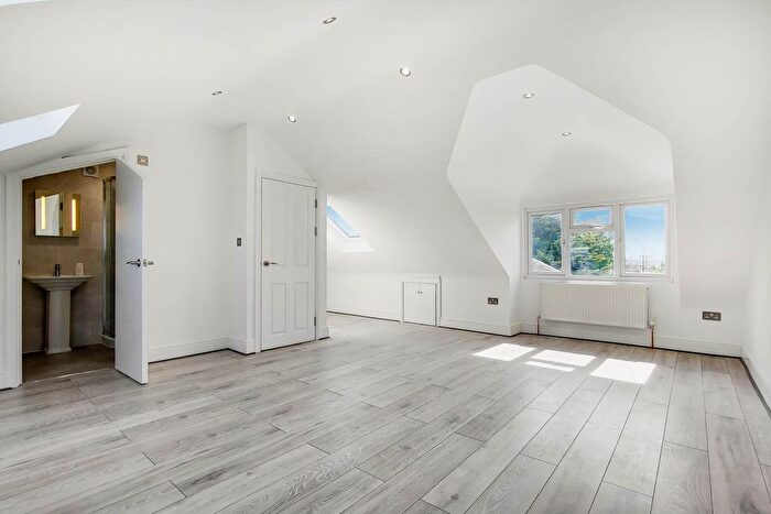 3 Bedroom Flat To Rent In St. Dunstans Avenue, Acton, W3