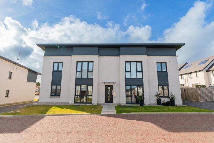 2 Bedroom Flat To Rent In Denbank Crescent, Aberdeen, AB15