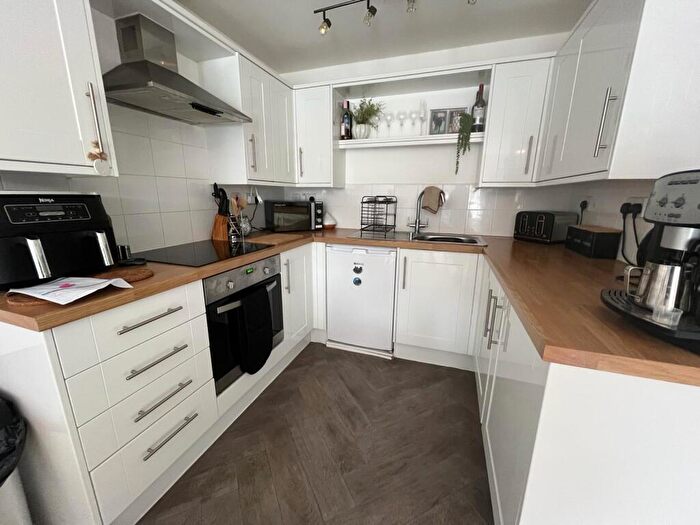 2 Bedroom Flat To Rent In Warwick Road, Kenilworth, CV8