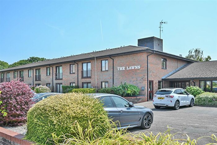 2 Bedroom Flat For Sale In Uplands Road, Warley, Brentwood, CM14