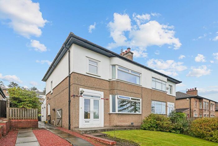 3 Bedroom Semi Detached House For Sale In Campsie Gardens, Clarkston, Glasgow, East Renfrewshire, G76