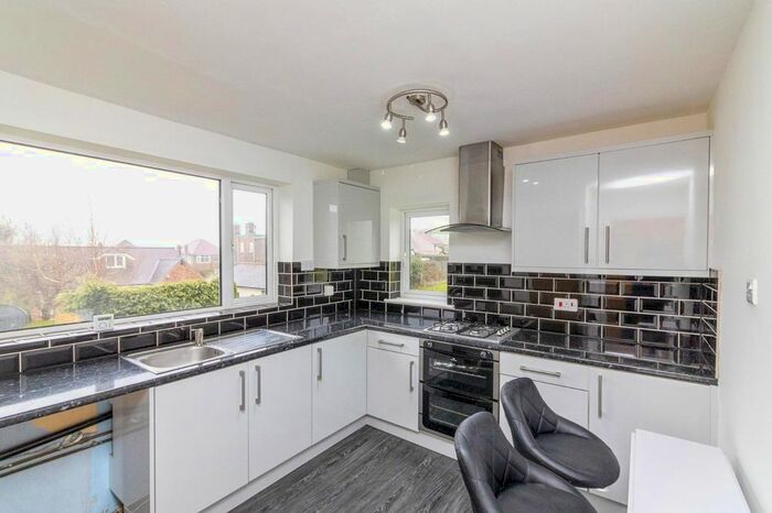 2 Bedroom Flat To Rent In Kirk Edge Drive, Worrall, Sheffield, South Yorkshire, S35