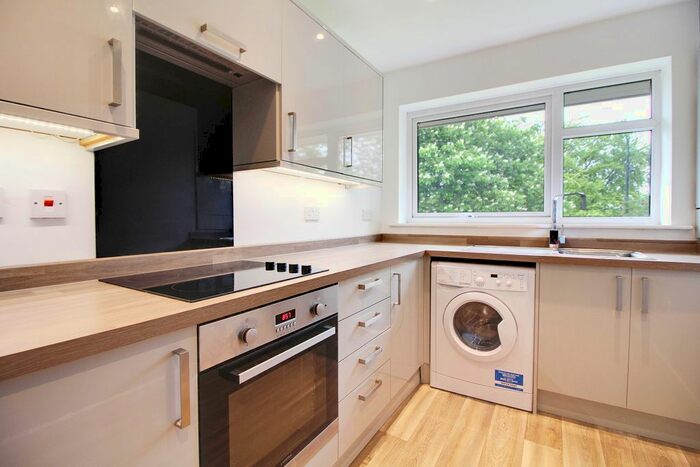 2 Bedroom Flat To Rent In Aldersyde Court, YO24