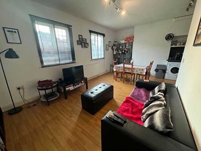 2 Bedroom Flat To Rent In Great North Road, Barnet, EN5