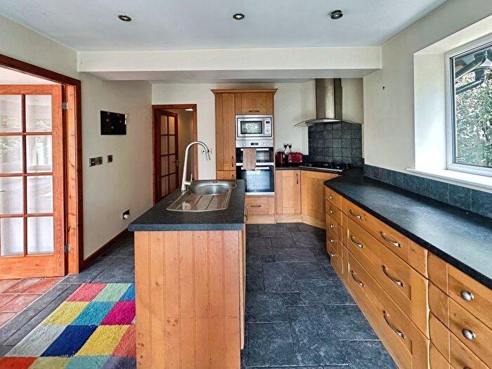 4 Bedroom Detached House For Sale In Summit Close, Bury, BL9