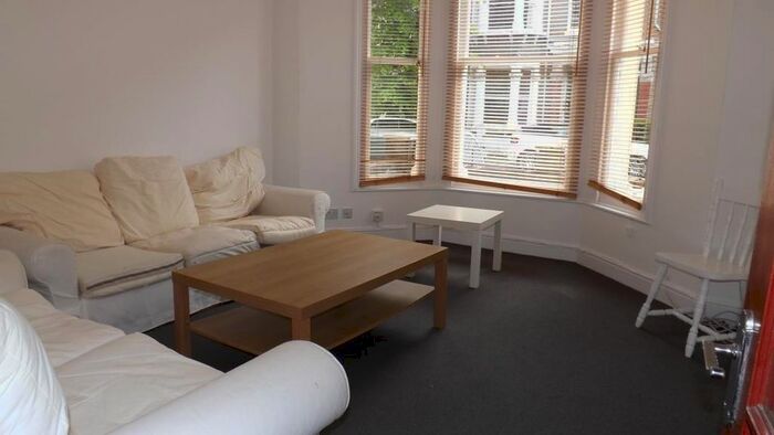 3 Bedroom Flat To Rent In St. Luke's Avenue, London, SW4