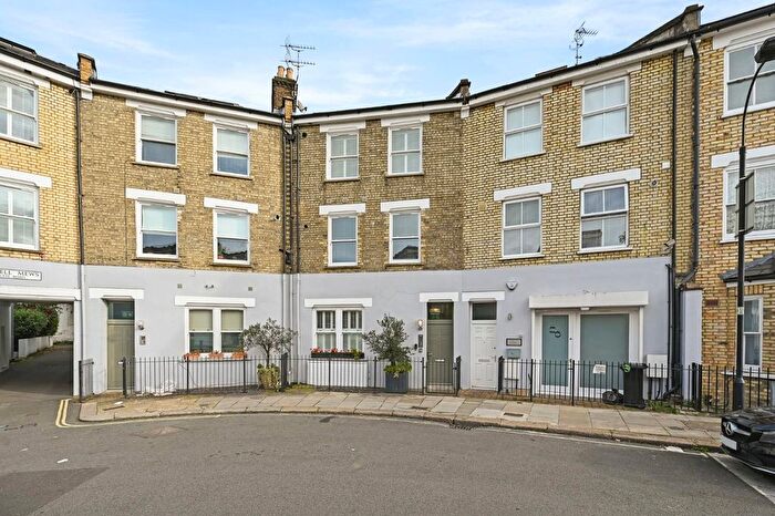 3 Bedroom Maisonette To Rent In Wendell Road, London, W12