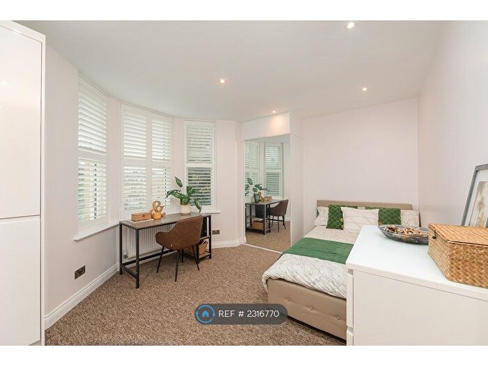 Studio To Rent In Lower Oldfield Park, Bath, BA2