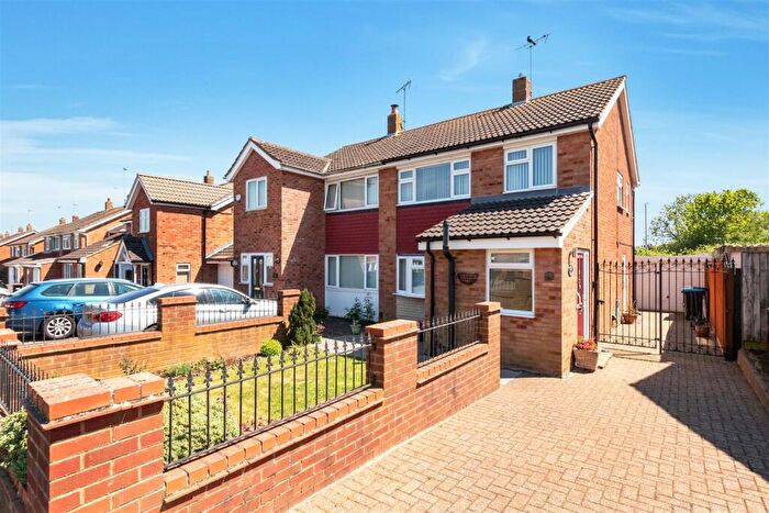 3 Bedroom Semi-Detached House For Sale In Wye Close, Bletchley, Milton Keynes, MK3