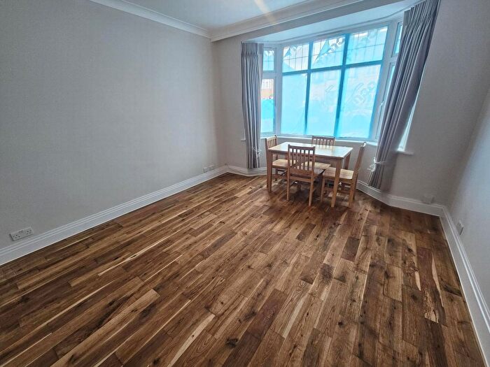 2 Bedroom Maisonette To Rent In Tithe Walk, Mill Hill, NW7