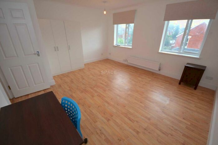 3 Bedroom Apartment To Rent In Ronita Court, Reading, Berkshire, RG6