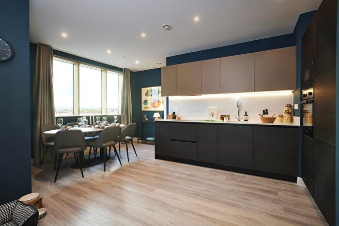 3 Bedroom Apartment To Rent In Hove Central, Boulevard Place Hove, BN3